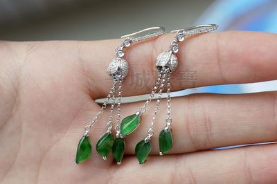 千城珠寶18K金伴鉆翡翠隨形耳墜QC4505 定制加工與收藏價值解析